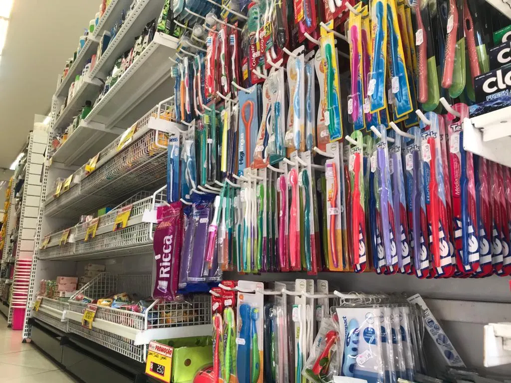 Corredor de acessórios de beleza da Kindo Cosméticos